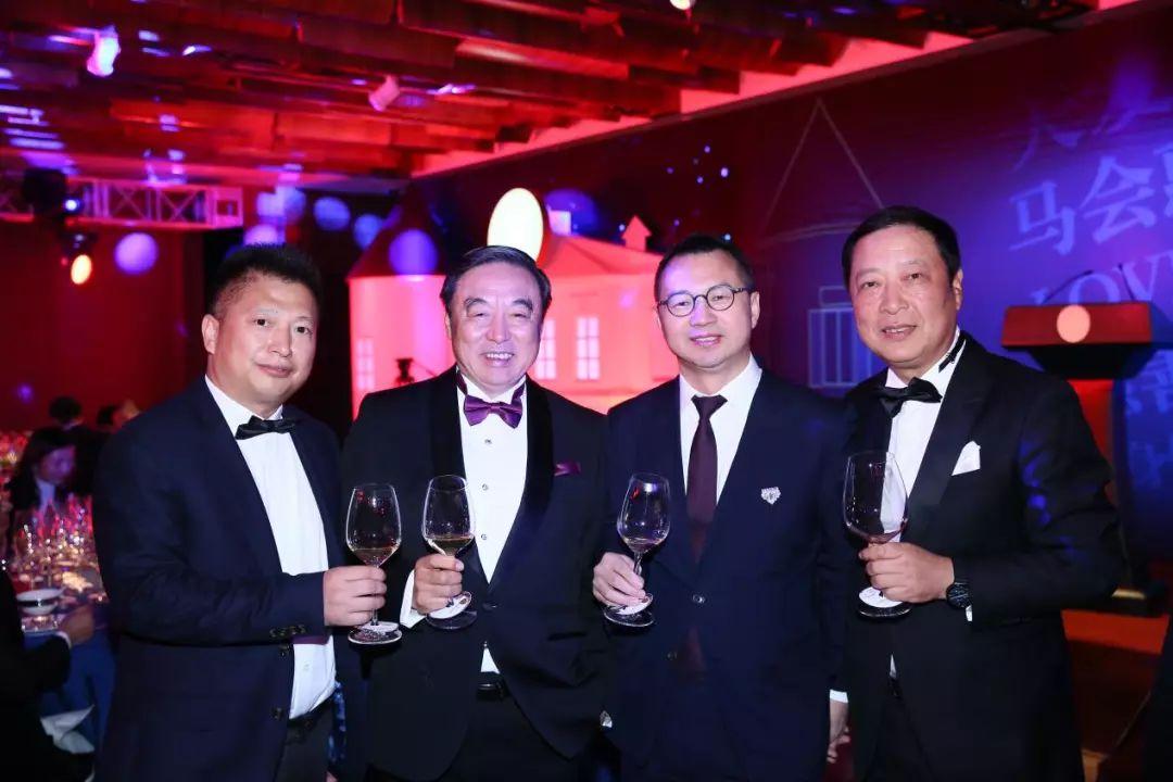 香港馬會(huì)傳真——連接賽場(chǎng)內(nèi)外的信息橋梁，香港馬會(huì)傳真，賽場(chǎng)內(nèi)外的信息橋梁
